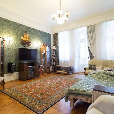 Apartment In The Center Of Kharkiv Exterior photo