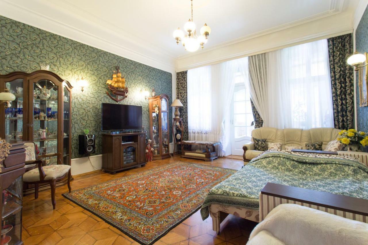 Apartment In The Center Of Kharkiv Exterior photo